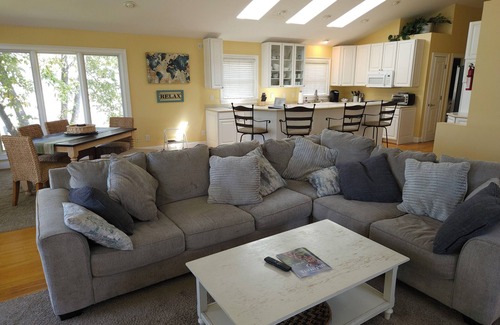 Mount Mourne House | Lakefront Bungalow on Beautiful Lake Norman!