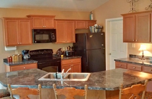 Tumbling Shoals House | Lakefront Cabin with swimming, fishing and boating feet away from privat deck