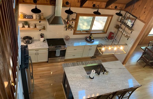 Bumpass House | Lakefront Cabin w/800' of shoreline, WiFi, Beach,Dog Friendly, Kayaks, Fishing