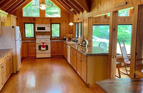 Brookfield Cabin | Lakefront cabins for family and friend gatherings