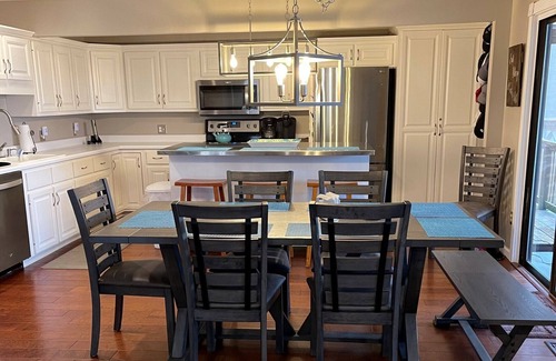 Sloans Valley Condo | Lakefront Condo at Woodson Bend Resort on Lake Cumberland