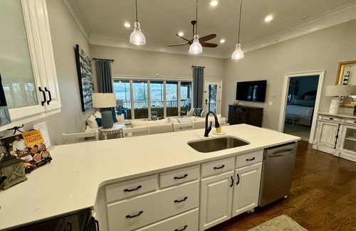 Northport Condo | Lakefront Condo on Lake Tuscaloosa. Perfect for summer fun and football weekends
