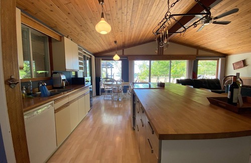 Hillside Beach Cottage | Lakefront cottage - two decks overlooking Lake Winnipeg