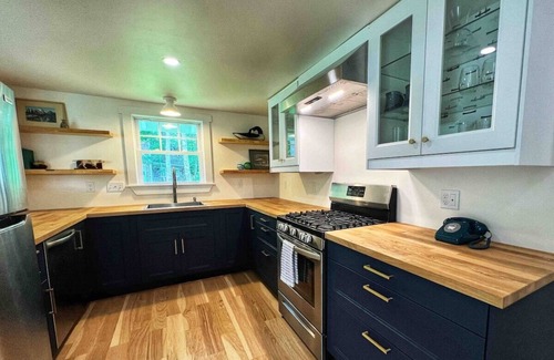 Hope Cottage | Lakefront Cottage at Salisbury Camp