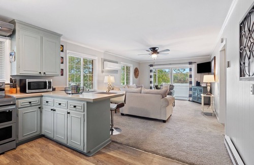 Mountain Island House | Lakefront Cottage Charlotte location, near White Water, Belmont, Airport