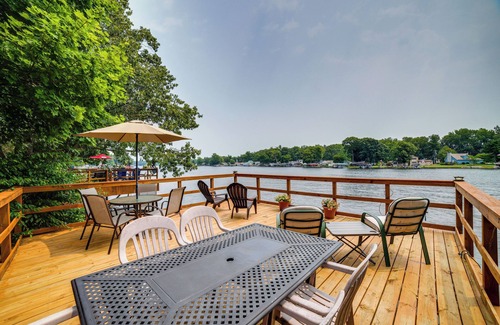 Monticello Cottage | Lakefront Cottage w/Deck Near Indiana Beach!