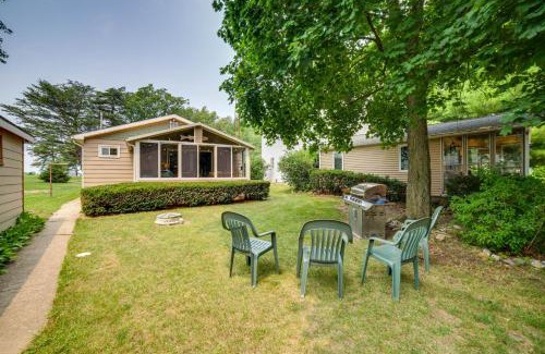 Monticello House | Lakefront Cottage with Deck Near Indiana Beach!