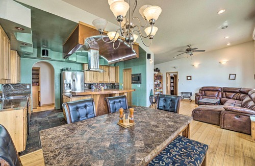 Wheatland House | Lakefront Country Home w/Waterslide & Trampoline!