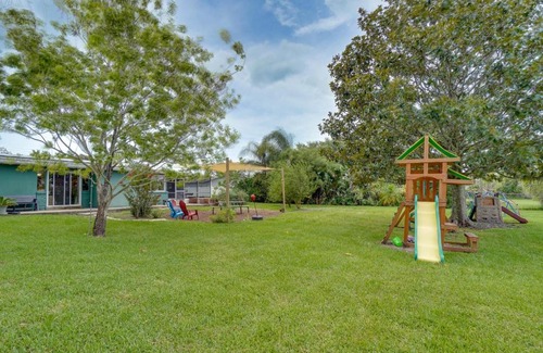 Deltona Lakes House | Lakefront Deltona Vacation Rental with Dock and Kayaks