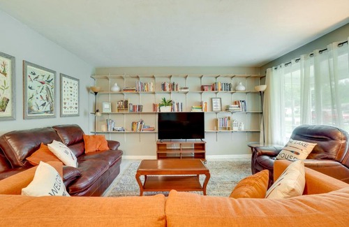 Deltona Lakes House | Lakefront Deltona Vacation Rental with Dock and Kayaks