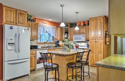 Conover House | Lakefront Family Getaway w/Private Deck & Dock!