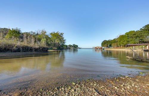 Streetman House | Lakefront Family Home with Pool in Streetman!