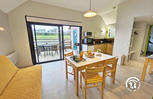 Villiers-Charlemagne Cottage | Lakefront Chalet with Fishing, Family Activities, and Modern Amenities for 5-7 People