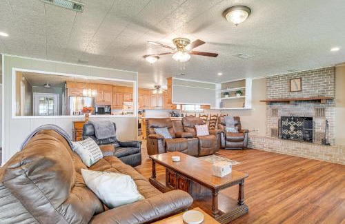 Negreet House | Lakefront Gem with Boat Dock and Fishing Pier in Many