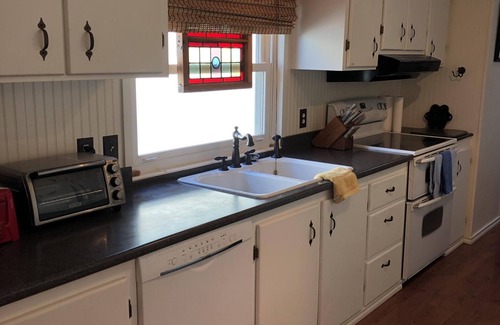 Brownwood House | Lakefront Get-Two-gether House and Cabin on Lake Brownwood in Cason Cove