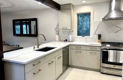 Grantham House | Lakefront Getaway Located Steps from Eastman Lake!