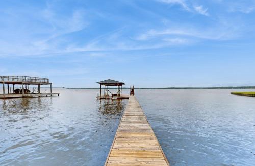 Cotton Gin House | Lakefront Getaway