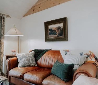 Howe House | Lakefront Girls getaway Romantic Retreat low fees
