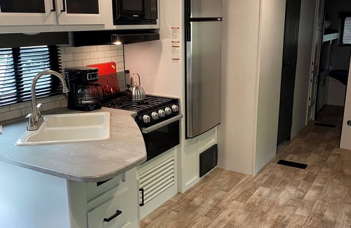 Cadiz RV Rental | Lakefront Glamping Cadiz KY