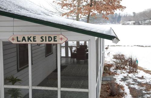 Saylorsburg House | Lakefront Haven Modern Cottage