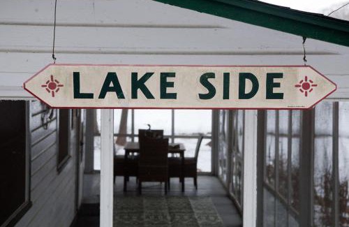 Saylorsburg House | Lakefront Haven Modern Cottage