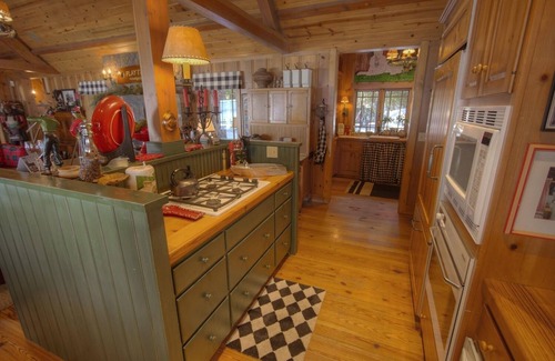 Homewood Cabin | Lakefront History 5 Bedroom Cabin by Redawning