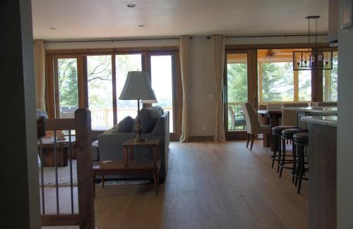 Waupaca House | Lakefront Home 4 Bedroom 4 Bath Sleeps 12