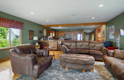 Petoskey Cottage | Lakefront Home Away From Home