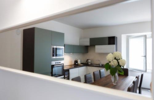 Pisogne House | LAKEFRONT HOME RESIDENZA IL GALLO IN RIVA AL LAGo