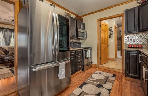 East Dubuque House | Lakefront Home w/2 Bedrooms Deck, Dock & Boats