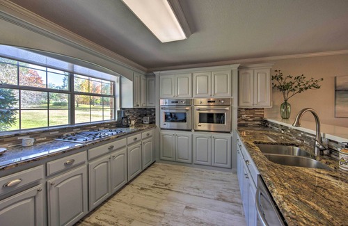 Enchanted Oaks House | Lakefront Home w/Dock in Mabank: Near Golfing!