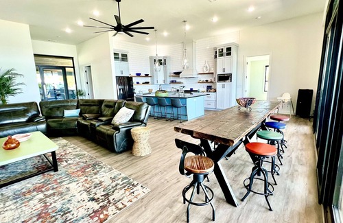 Graford House | Lakefront Home with lit pickleball basketball court & walk-in beach. Sleeps 12.