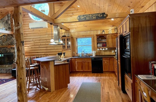 Milford Cabin | Lakefront Lodge - kayaks, row boats & paddle boards