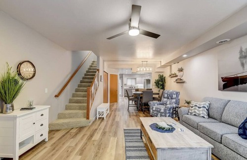 Lake Delton Condo | Lakefront Luxury 212 · Lakefront Luxury for Families or Couples