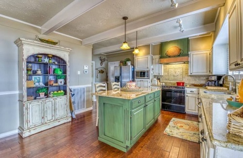 Lutts House | Lakefront Luxury Comfort Home offering Large Acreage and Privacy
