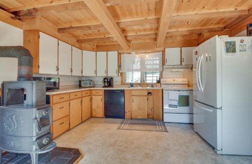 Oakland House | Lakefront Maine House about 4 Mi to Colby College