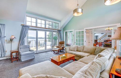 New London House | Lakefront New London Retreat with Dock and Hot Tub!