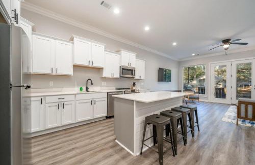 Lake Hamilton House | Lakefront Oasis with Game Room!