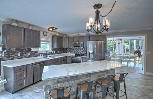 New Tazewell House | Lakefront Paradise Island
