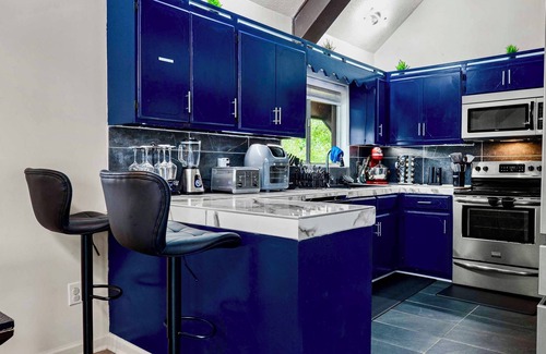 Meridian House | Lakefront Privacy : Pet Friendly, Hot Tub, Private Fishing Lake, Boats, Private!
