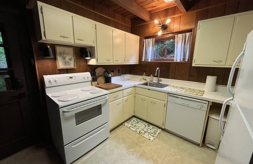 Montross House | Lakefront/Private Cove, Hot Tub, Boats, Woods, & 3 Beaches