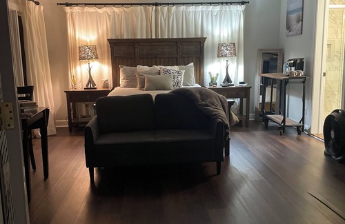 Myrick Estates House | Lakefront - private suite- Private entrance to one bedroom with private bath