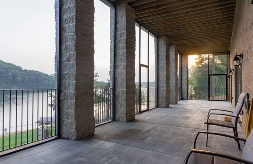 Mooresburg House | Lakefront Retreat in Mooresburg