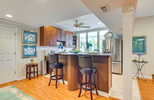 Columbia Apartment | Lakefront Retreat w/Sunroom, Patio & Kayak!