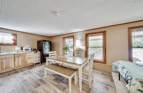 Fort Towson Apartment | Lakefront Retreat with Patio in Fort Towson!