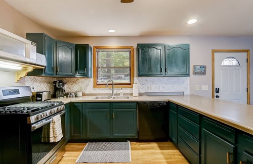 Merrimac House | Lakefront Retreat with Stunning Views - Skiing, Hiking & Dells!