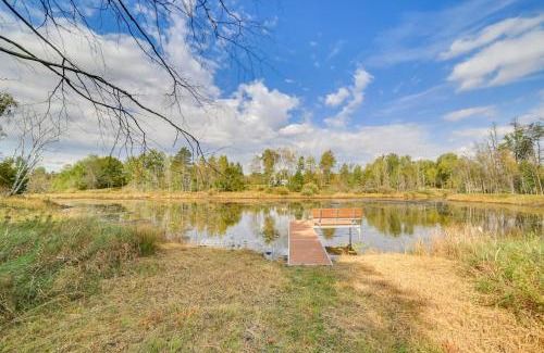 Ingalls House | Lakefront Stephenson Retreat Lake Access and Kayaks