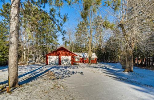 Townsend House | Lakefront Townsend Cabin with Fire Pit and Dock!