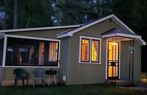 Honor House | Lakefront! Twin Birch Resort - The Green Laker