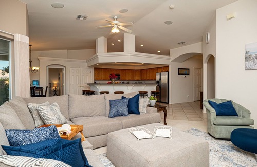 Fort Mohave House | Lakefront vacation Fish, Kayak, Swim, BBQ, Relax. Minutes to Laughlin & Riversn